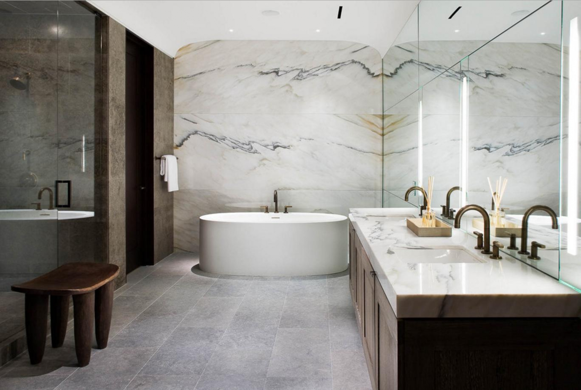 Salle de bain en marbre blanc Calacatta Extra 