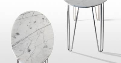 Selma: table basse ovale design vintage en marbre blanc calacatta, pieds tête d'épingle acier chromé